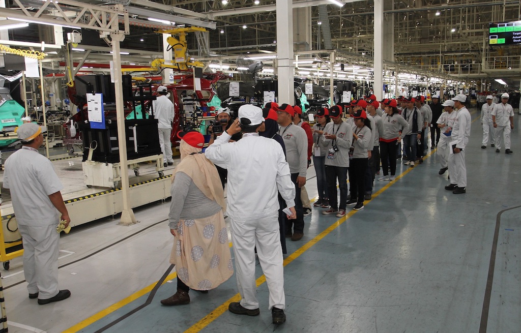 Pabrik Kerja Keras, Inden Mitsubishi Xpander Kini Sekitar 3 – 4 Bulan 