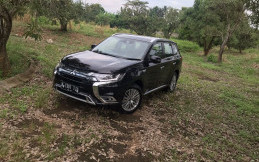 Test Drive Mitsubishi Outlander PHEV, Kabin Lega untuk Aktivitas Harian