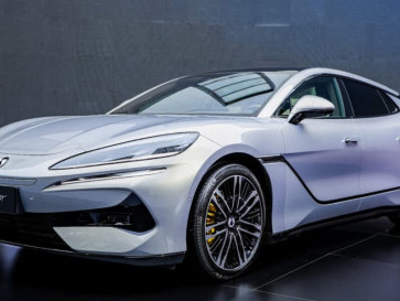 Luncurkan Denza Z9 GT di Eropa, Hadir dalam Varian EV dan Hybrid