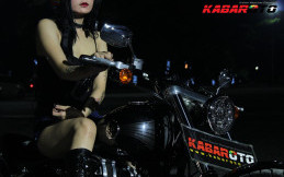 Gallery Foto DJ Martha Barbielius Dengan Harley Davidson FXSB Breakout 1690 CC
