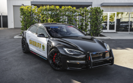 Mobil Polisi Tercepat di Dunia, Intip Perubahan Tesla S Plaid