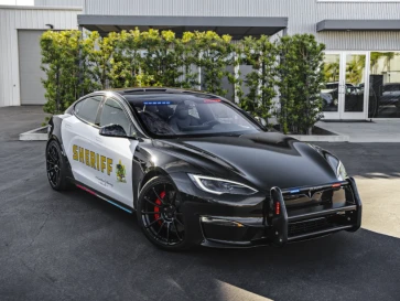 Mobil Polisi Tercepat di Dunia, Intip Perubahan Tesla S Plaid