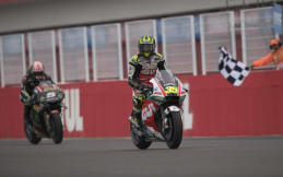 Crutchlow Juarai GP Argentina, Rossi Jatuh Disenggol Marc Marquez
