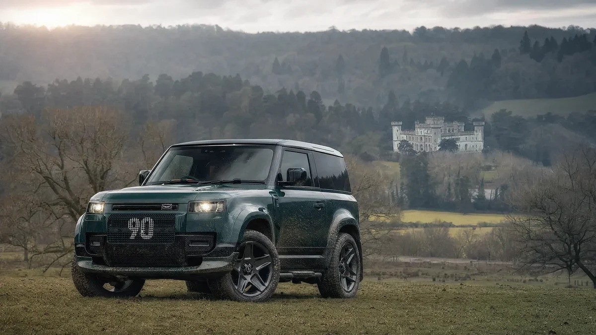 Land Rover Defender 90 P300 SE Hasil Garap Ulang, Tampilan Lebih Segar 