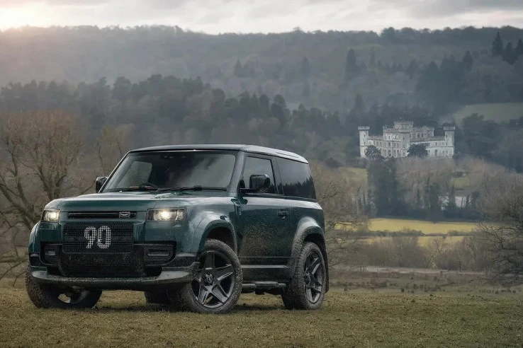 Land Rover Defender 90 P300 SE Hasil Garap Ulang, Tampilan Lebih Segar 
