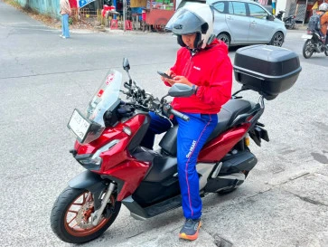 Masih Bandel Main HP Sambil Berkendara, Dengarkan Kata Instruktur