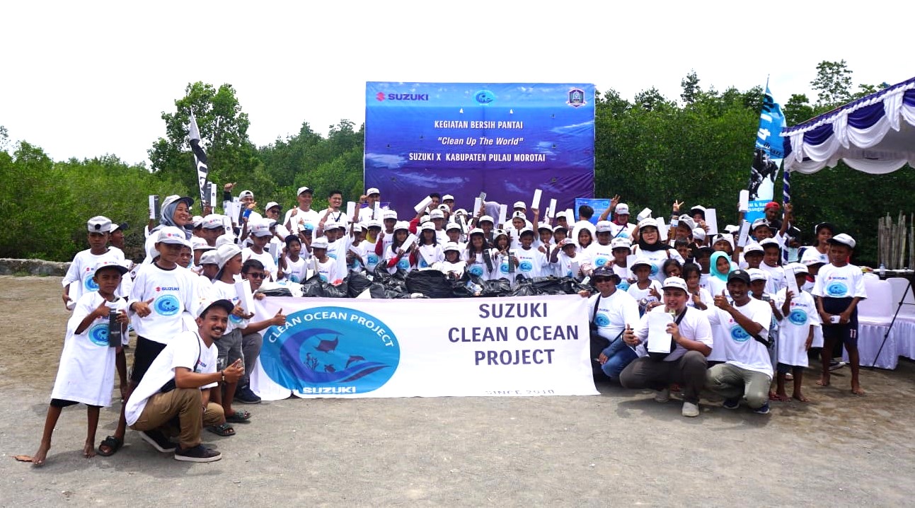 Suzuki Gelar Program Clean Up The World di Area Konservasi Mangrove Pulau Marotai