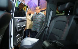 Airlangga Hartarto Kepikat SUV Jetour T2 i-DM di GIIAS 2026