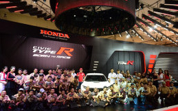 Pebalap Honda Berbagi Pengalaman Kepada Pelajar di GIIAS 2017