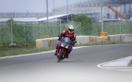 Menguji FItur Baru Honda CBR250RR Bukan di Sirkuit Balap