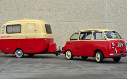 Pesona Fiat 600 Multipla 1959 Bergandengan dengan Trailer Lander Graziella 1975
