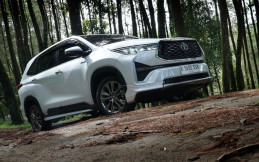 Toyota Kijang Innova Zenix Hybrid Meraih Penghargaan Car Of The Year 2023