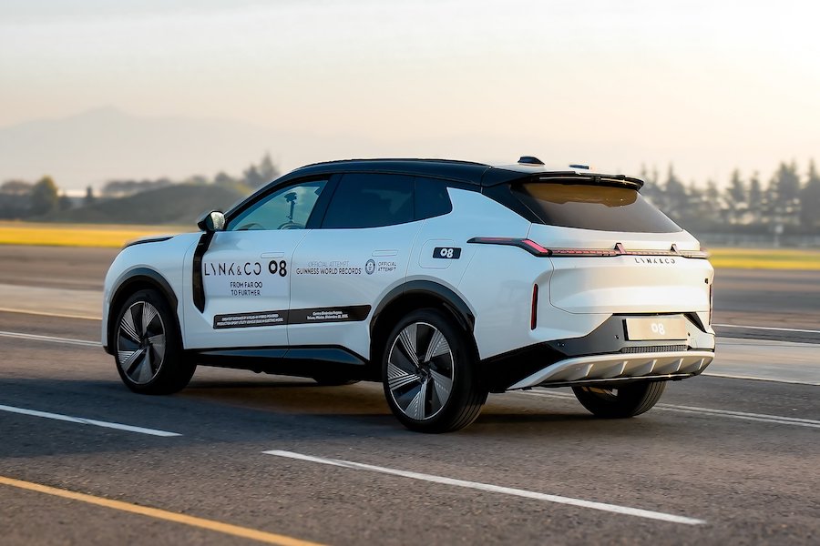 Lynk & Co 08 Pecahkan Rekor Dunia Guinness, SUV PHEV dengan Jarak Tempuh Listrik Terjauh