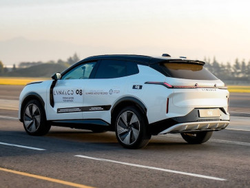 Lynk & Co 08 Pecahkan Rekor Dunia Guinness, SUV PHEV dengan Jarak Tempuh Listrik Terjauh