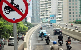 Uji Coba Larangan Motor Melintas di Jalan Rasuna Said dan Sudirman Dibatalkan