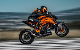 KTM 1390 Super Duke R Evo, Evolusi Gaya dan Desain Model 2024