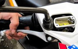 Kapan Minyak Rem Motor Harus Diganti?