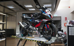 BMW M1000 RR M Competition WSBK Champion Dirilis 54 Unit, Edisi Spesial Toprak Razgatlioglu