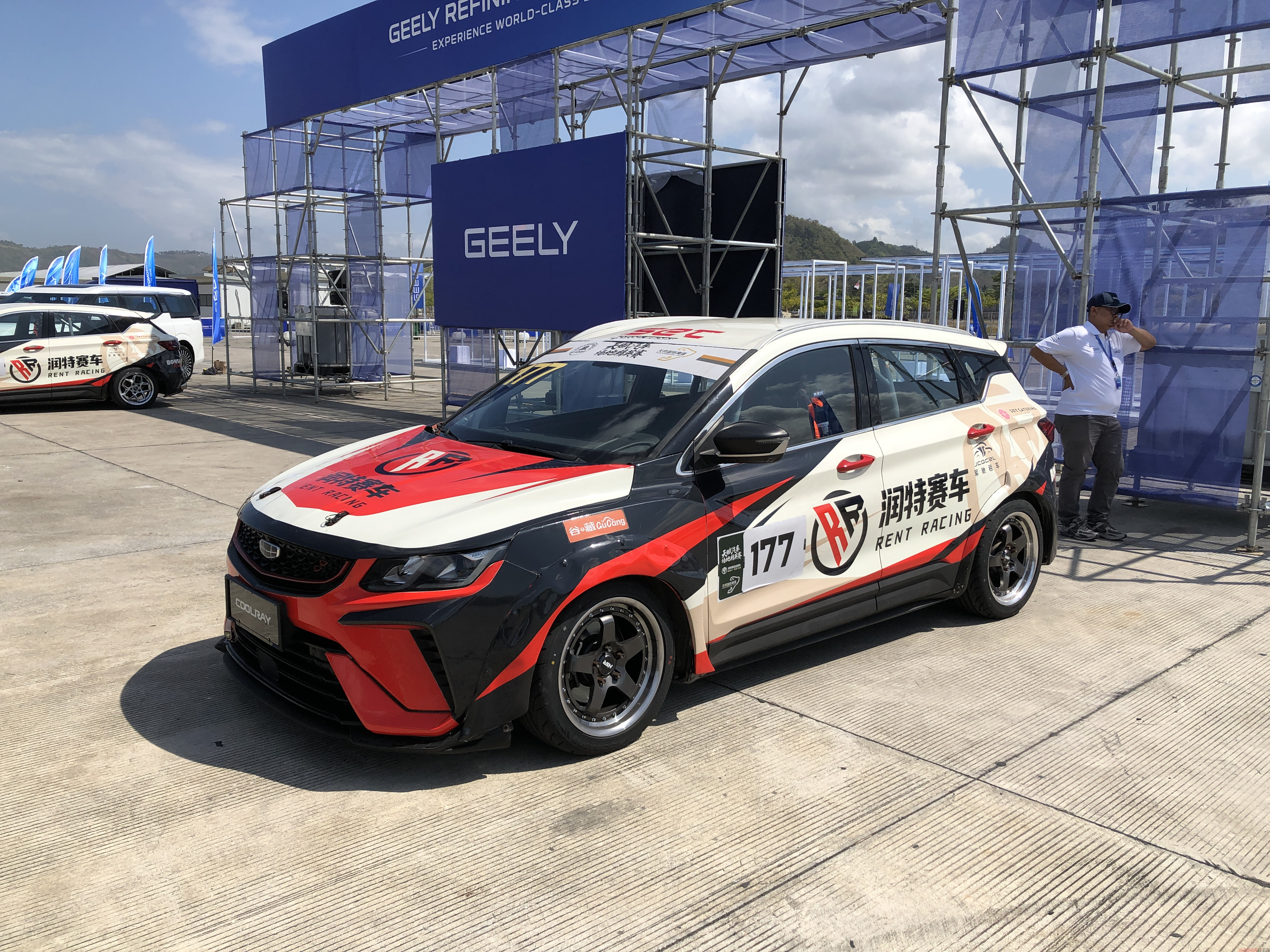 Geely Coolray Versi Racing Mengaspal di Mandalika, Ternyata Varian Manual!