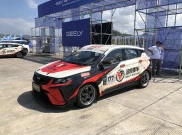 Geely Coolray Versi Racing Mengaspal di Mandalika, Ternyata Varian Manual!