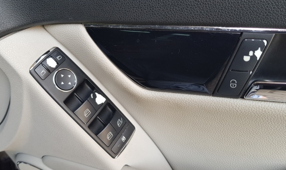 Cara Rawat Panel Button Agar Tak Hilang Termakan Usia