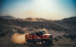 Profil Truk Iveco Powerstar Team De Rooy di Rally Dakar 2026