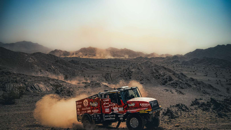 Profil Truk Iveco Powerstar Team De Rooy di Rally Dakar 2026