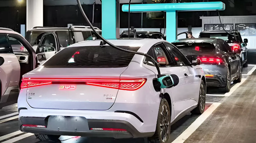 Seperti Pompa Bensin Modern, BYD Perkenalkan Teknologi Pengisian Daya Tercepat di Dunia