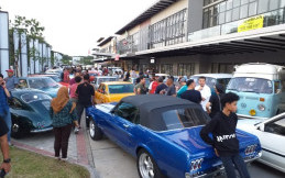 Ngumbar Cinta Otomotif, Ratusan Mobil dan Motor Klasik Padati Kawasan Bintaro