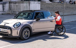 MINI Cooper SE Hadirkan Versi Ramah Disabilitas