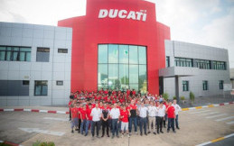Marco Melandri Berkunjung ke Pabrik Ducati Motor di Thailand