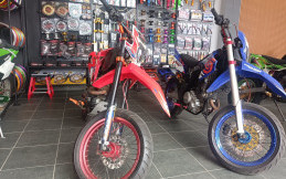 Pakai Pelek Warna-warni Ini Supermoto Jadi Terlihat Keren, Harganya Rp 2 Jutaan