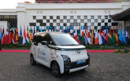 100 Mobil Listrik Wuling Air EV Ditugaskan Antar Para Petinggi Negara Asing di KTT AIS 2023 Bali