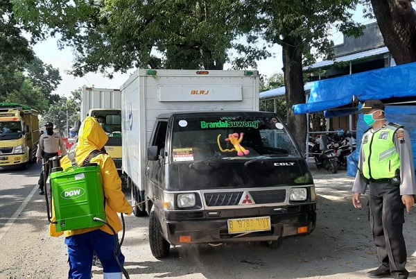 Ketat, Kendaraan Masuk Kabupaten Jepara Wajib Disemprot Disinfektan