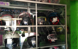 Toko Naufal Jaya Motor Manjakan Helm untuk Dewasa dan Anak