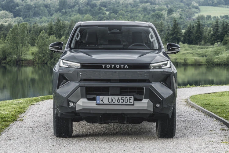 Toyota Hilux BEV Andalkan Sistem MTS dan Ketangguhan Baterai