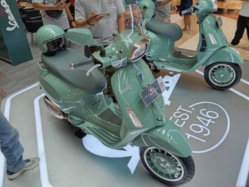 Vespa Sprint Edisi 80 Tahun Terbaru, Intip Galerinya