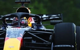 Berita F1: Red Bull Racing Sodorkan Kontrak Baru, Max Verstappen Masih Mau Pergi?