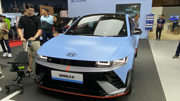 Mobil Listrik Termahal di IIMS 2025, Harga Tembus Miliaran Rupiah Kaum Mendang-mending Minggir Dulu