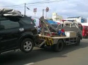 Begini Cara Derek Mobil yang Benar