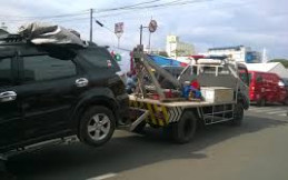 Begini Cara Derek Mobil yang Benar