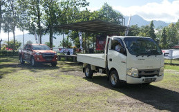 Isuzu Traga dan D-Max Diperkenalkan kepada 50 Peternak Kambing dan Sapi