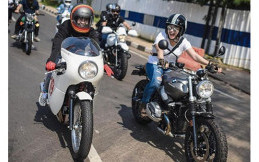 Unik, Istri Omesh Kegirangan Naik Triumph Thruxton 900 Kustom
