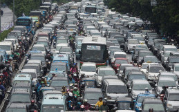 Berkendara Dalam Kondisi Macet? Ini Caranya