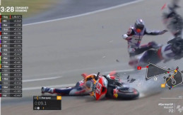 Marc Marquez Tabrak Motor Johann Zarco Hingga Terbelah Dua