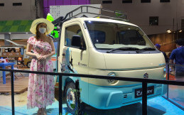 Gaya Unik Suzuki Carry Surf Course Cocok ke Pantai