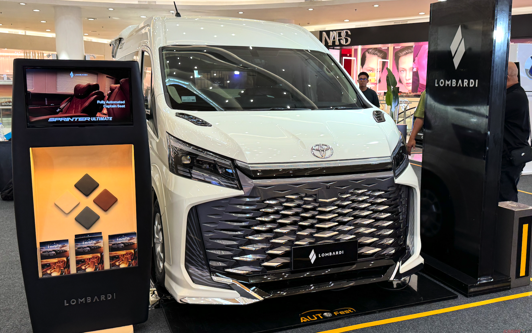 Toyota HiAce Premio Disulap Lombardi Jadi 