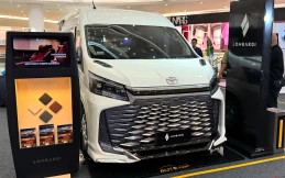 Toyota HiAce Premio Disulap Lombardi Jadi 