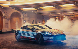 Aksi Pembalap F1 Jadi Petugas Valet Mengendarai Mercedes-AMG GT 4-Door Coupe