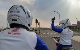 Jangan Nyelonong Sendirian, Hobi Touring Harus Paham Sandi dan Isyarat dari Road Captain
